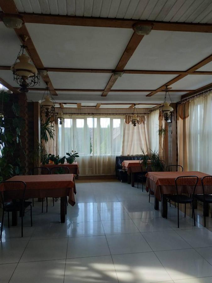 Hotel Restaurant Complex Boyarskiy Dvor Boyarka Exteriör bild